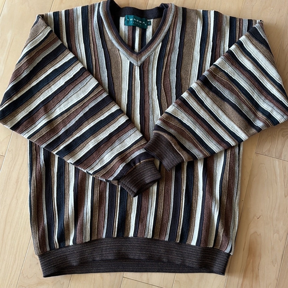 Tundra Canada v-neck sweater VINTAGE